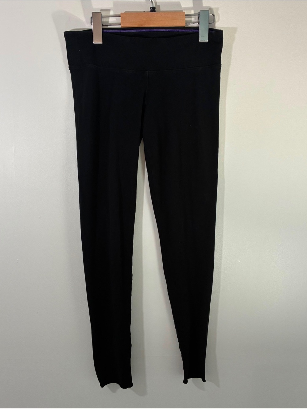 TNA / Aritzia Classic Leggings – Black – Size Extra Small (XS)